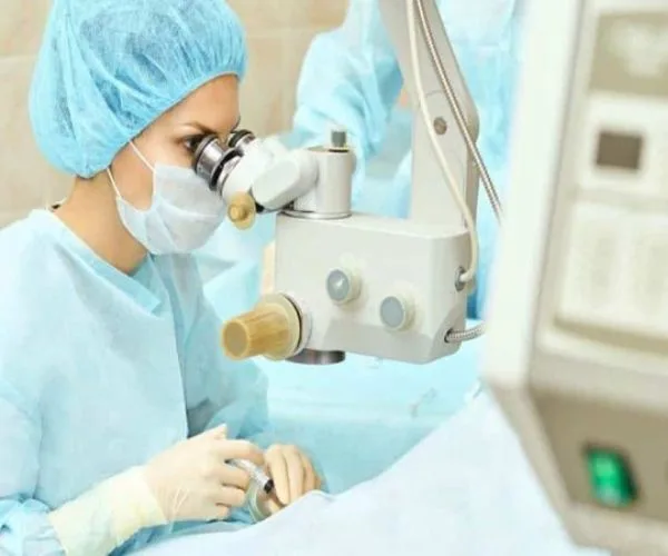 مضاعفات عملية الليزر السطحي