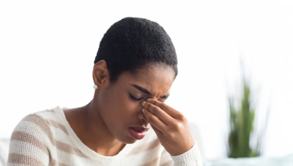 اسباب صداع الرأس مع العين